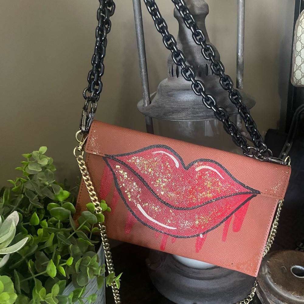 Stylish Brown Lip Design Women's Bag
